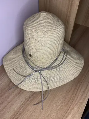 HAT Woven Paper Straw Wide-Brim Hat Features a Distinctive Silver Star
