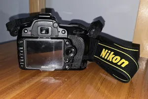 NIKON - D90 (128 GB SD Card Included)