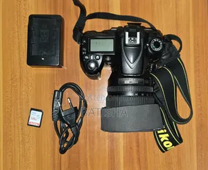 NIKON - D90 (128 GB SD Card Included)