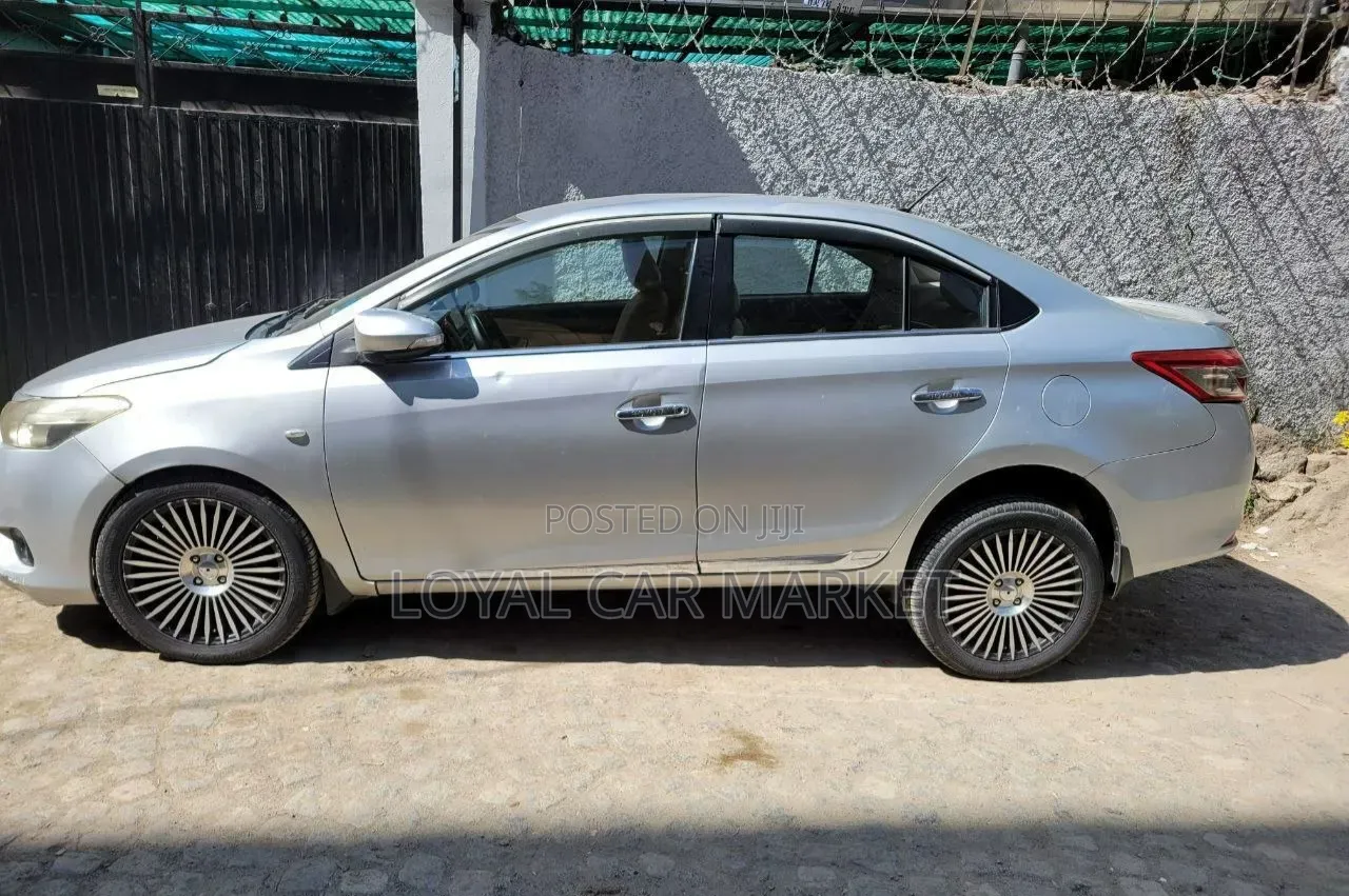 Toyota Yaris 2015 Silver