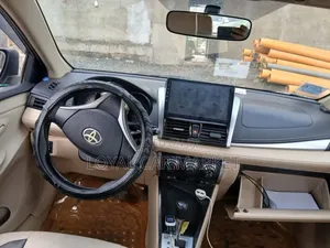 Toyota Yaris 2015 Silver