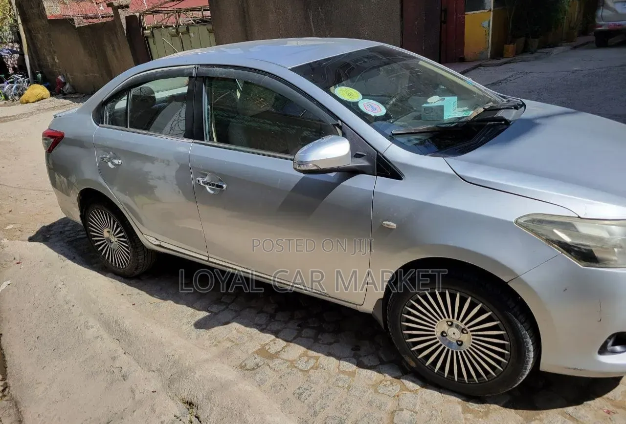 Toyota Yaris 2015 Silver