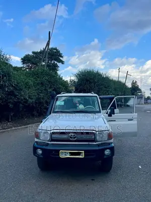 Toyota Land Cruiser 2014 White