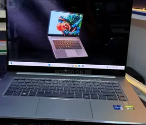 New Laptop HP ZBook Firefly G9 32GB Intel Core i7 SSD 512GB