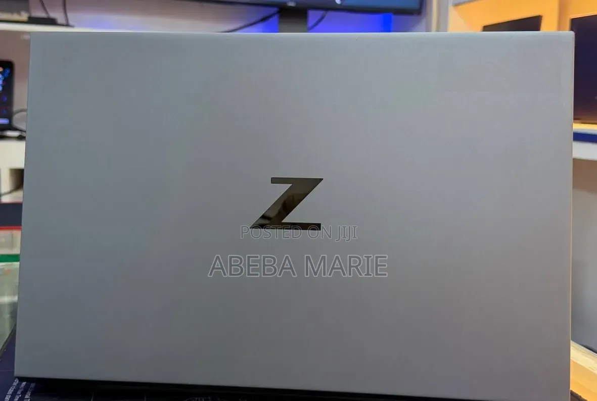 New Laptop HP ZBook Firefly G9 32GB Intel Core i7 SSD 512GB