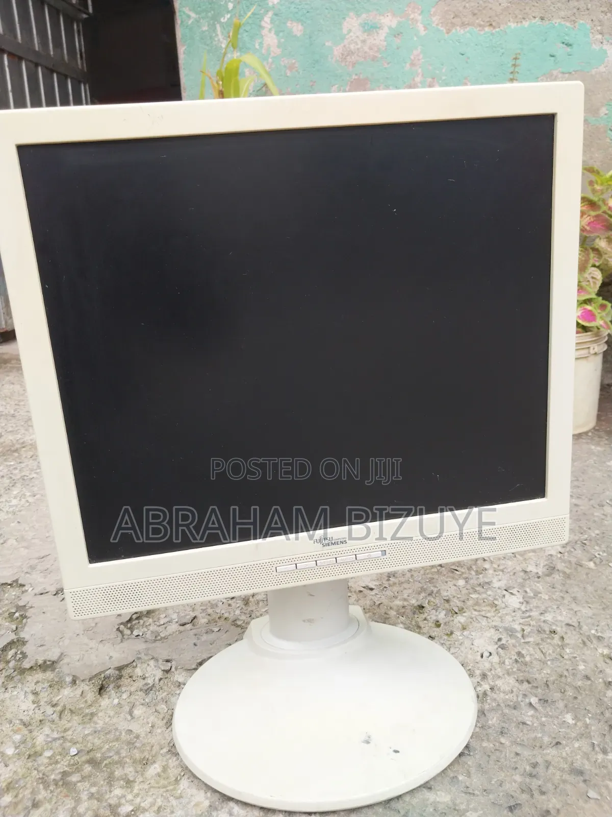 17" Monitor