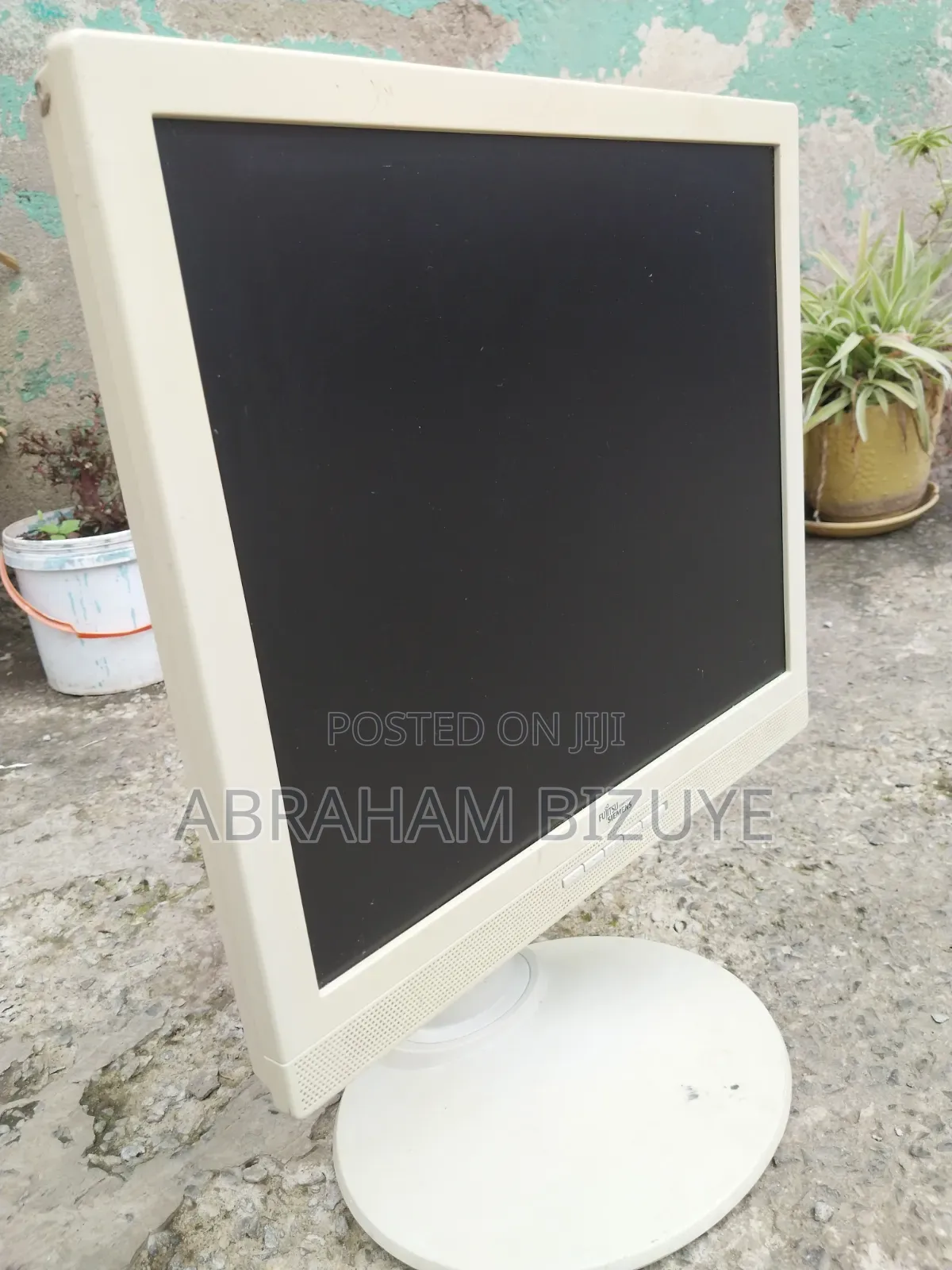 17" Monitor
