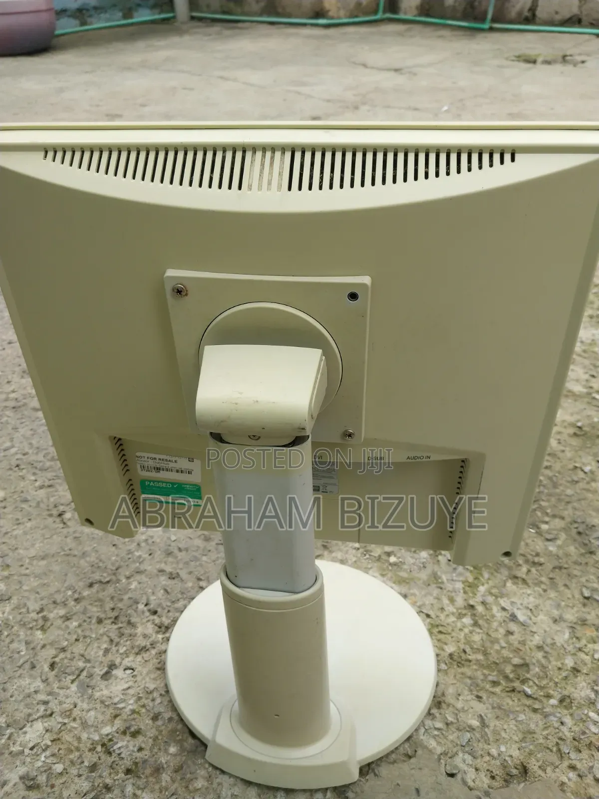 17" Monitor
