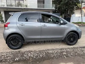 Toyota Yaris 2010 Gray