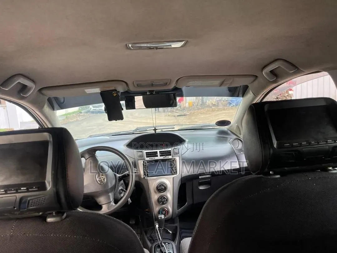 Toyota Yaris 2010 Gray