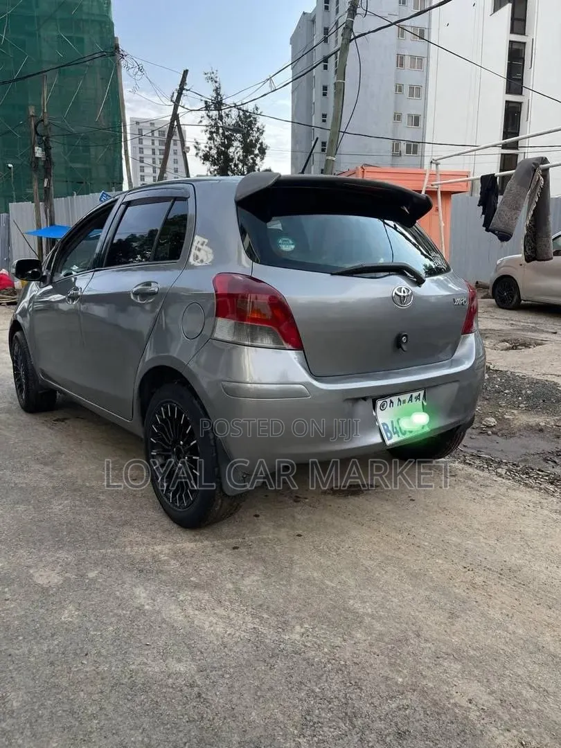 Toyota Yaris 2010 Gray