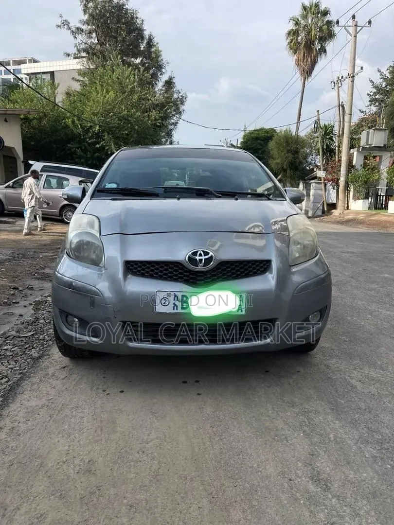 Toyota Yaris 2010 Gray