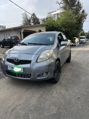 Toyota Yaris 2010 Gray