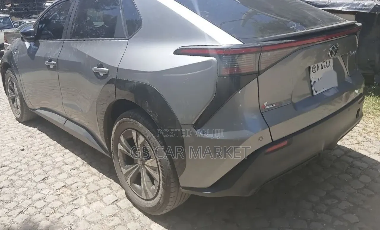 Toyota bZ4X 2024 Gray