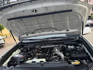 Toyota Land Cruiser Prado 2018 White