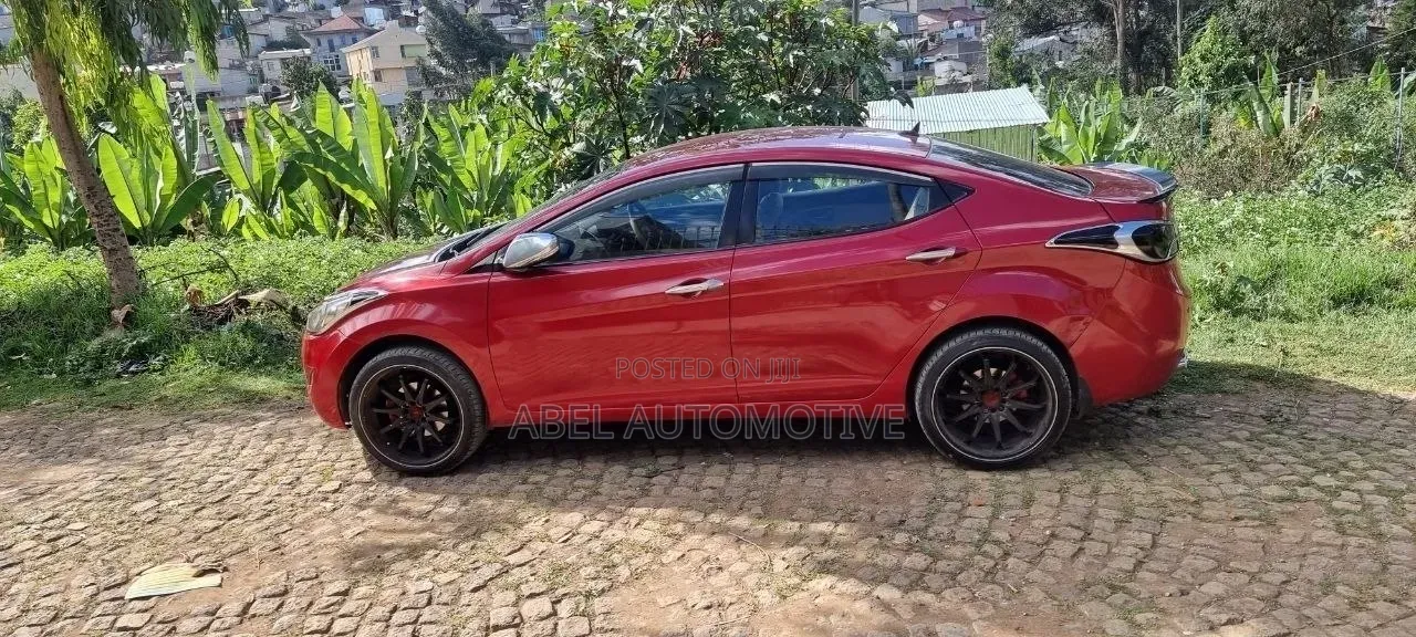 Hyundai Elantra 2012 Red