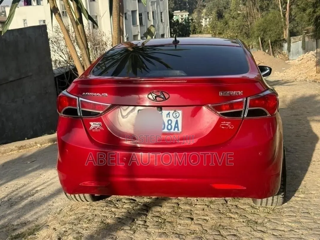 Hyundai Elantra 2012 Red