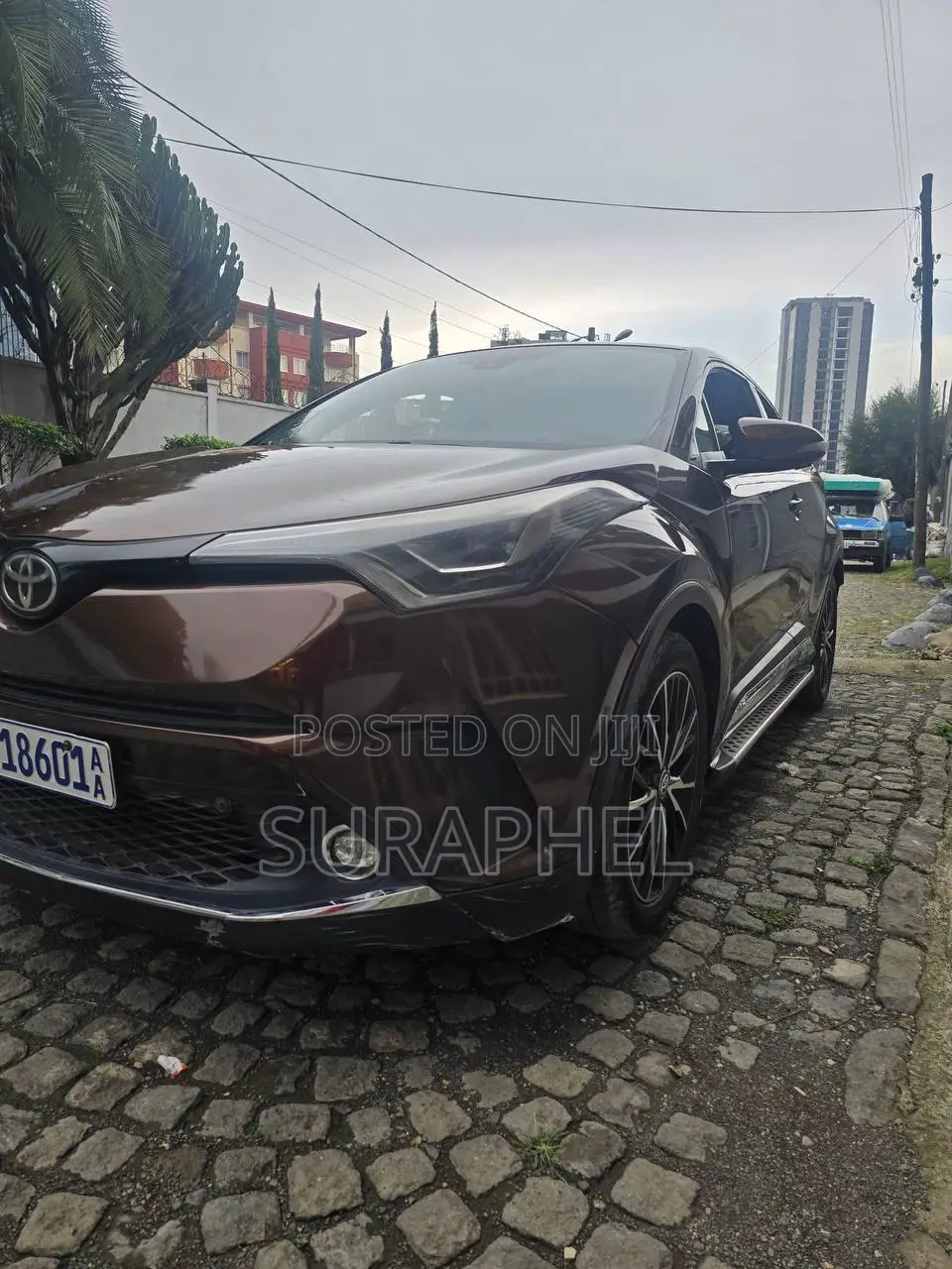 Toyota C-HR XLE FWD Sport Utility (2.0L 4cyl 2AM) 2018 Gray
