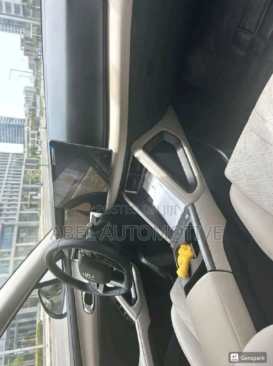 BYD Yuan Up 2025 Off white