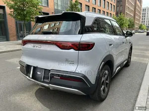BYD Yuan Up 2025 Off white