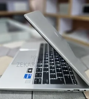 New Laptop HP EliteBook 830 G9 16GB Intel Core i5 SSD 512GB