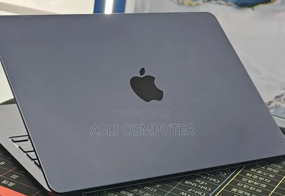 New Laptop Apple MacBook Air 2022 M2 8GB Apple M2 SSD 512GB