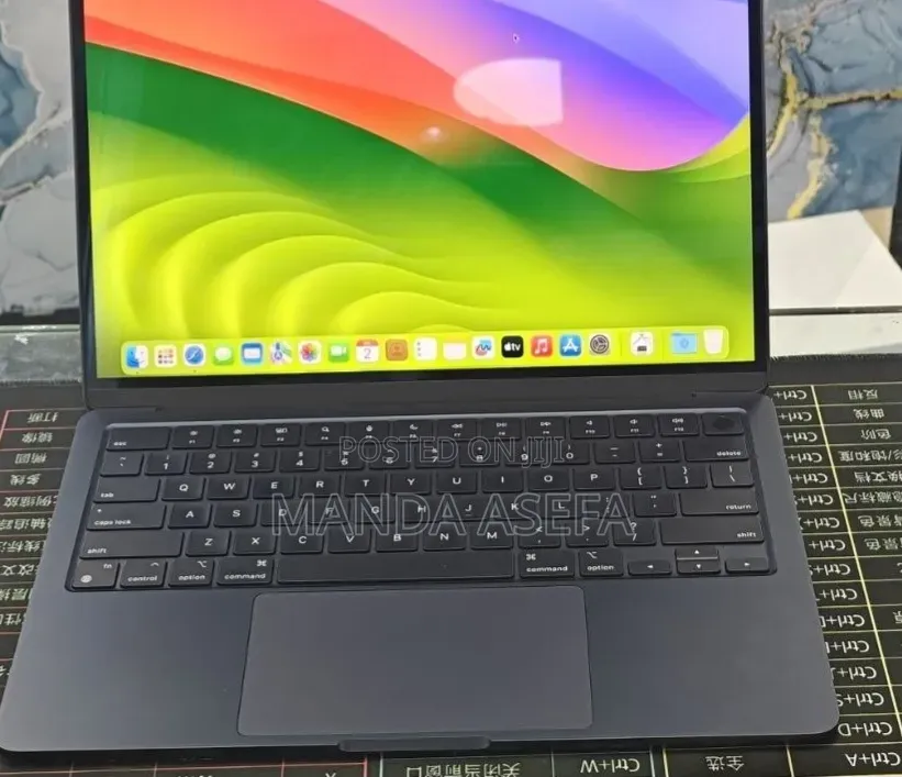 New Laptop Apple MacBook Air 2022 M2 8GB Apple M2 SSD 512GB