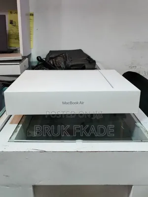 New Laptop Apple MacBook Air 2025 M4 16GB Apple M4 SSD 512GB