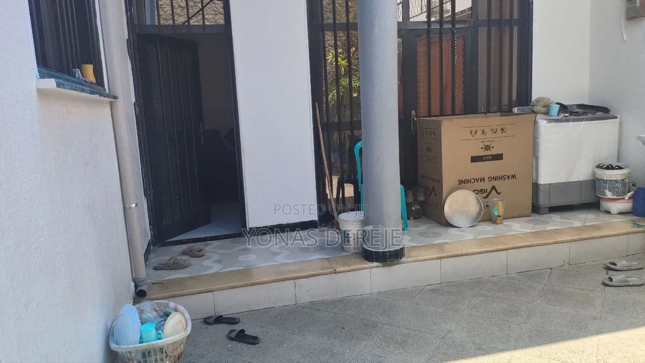 Furnished 5bdrm House in ዱከም, East Shewa for sale