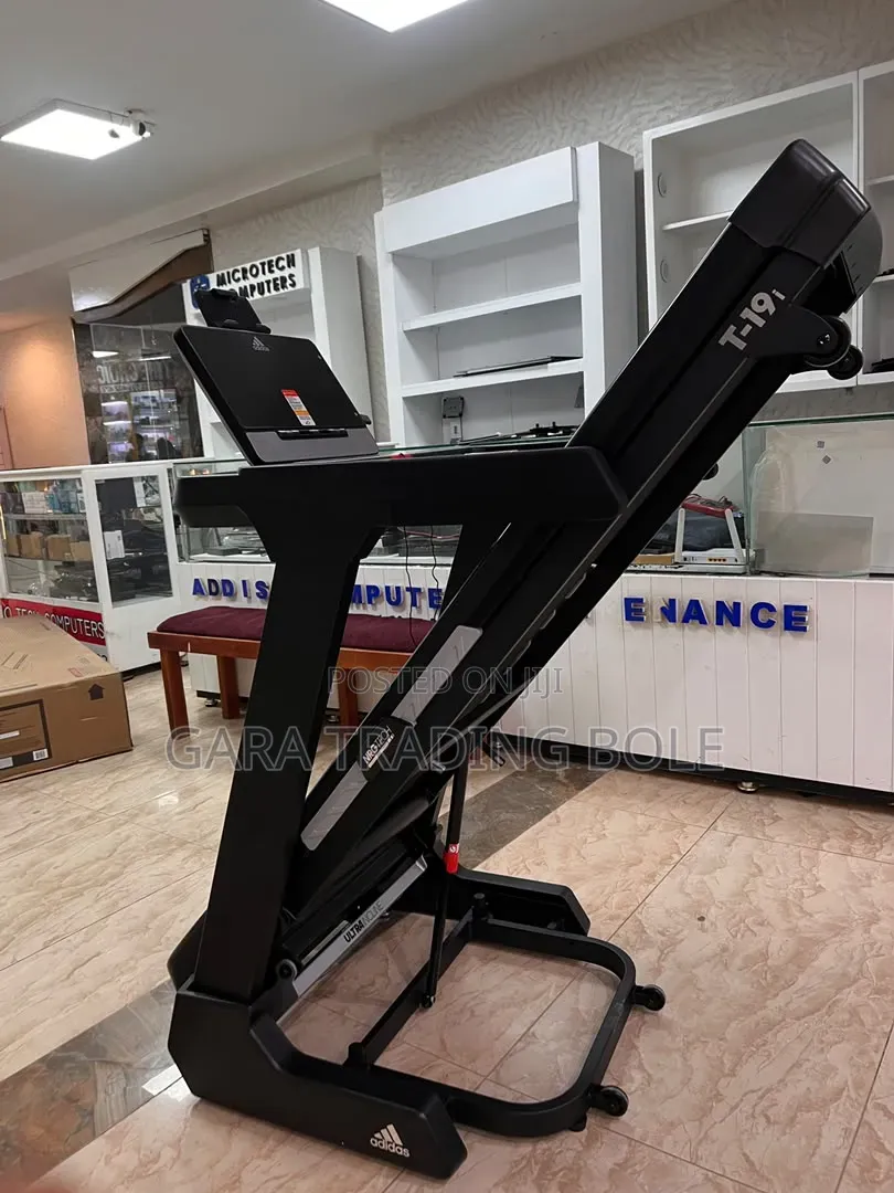 መሮቻ ማሽን ጠንካራ አስተማማኝ Treadmill