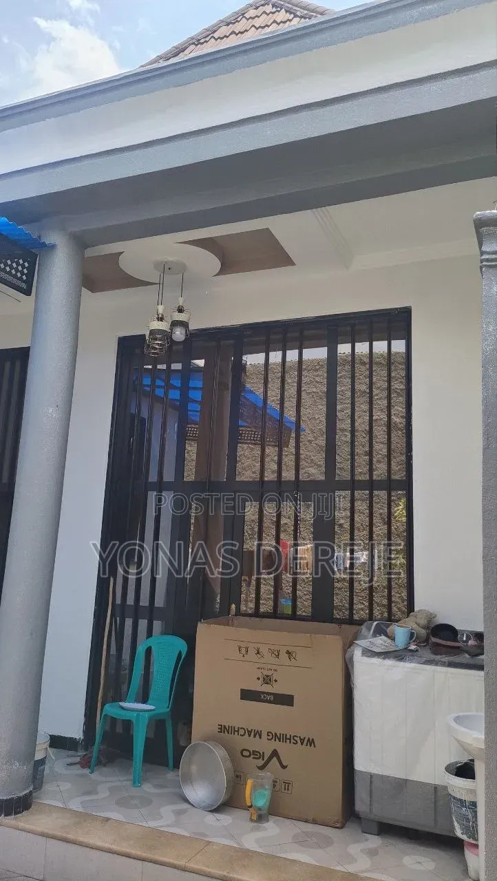 Furnished 5bdrm House in ዱከም, East Shewa for sale