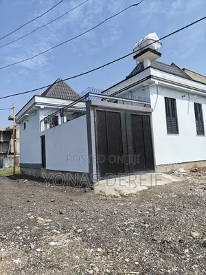 Furnished 5bdrm House in ዱከም, East Shewa for sale