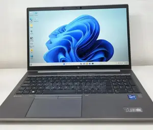 New Laptop HP ZBook Firefly G8 16GB Intel Core i7 SSD 512GB