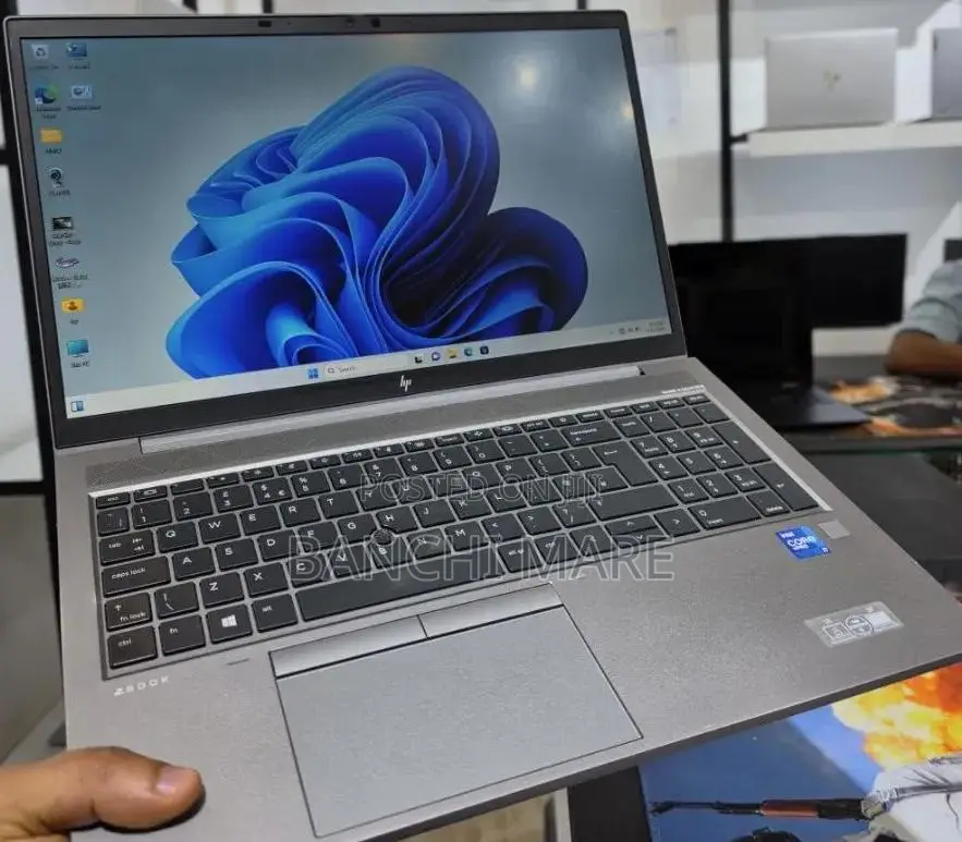 New Laptop HP ZBook Firefly G8 16GB Intel Core i7 SSD 512GB