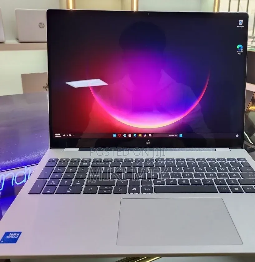 New Laptop HP ZBook Firefly G8 16GB Intel Core i7 SSD 512GB