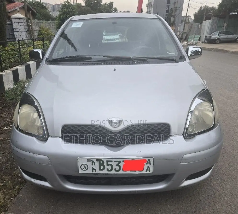 Toyota Vitz 2004 Silver