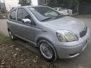 Toyota Vitz 2004 Silver