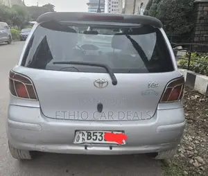 Toyota Vitz 2004 Silver