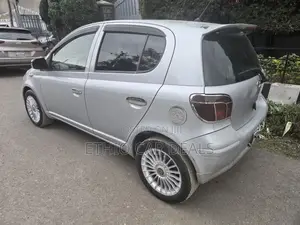 Toyota Vitz 2004 Silver
