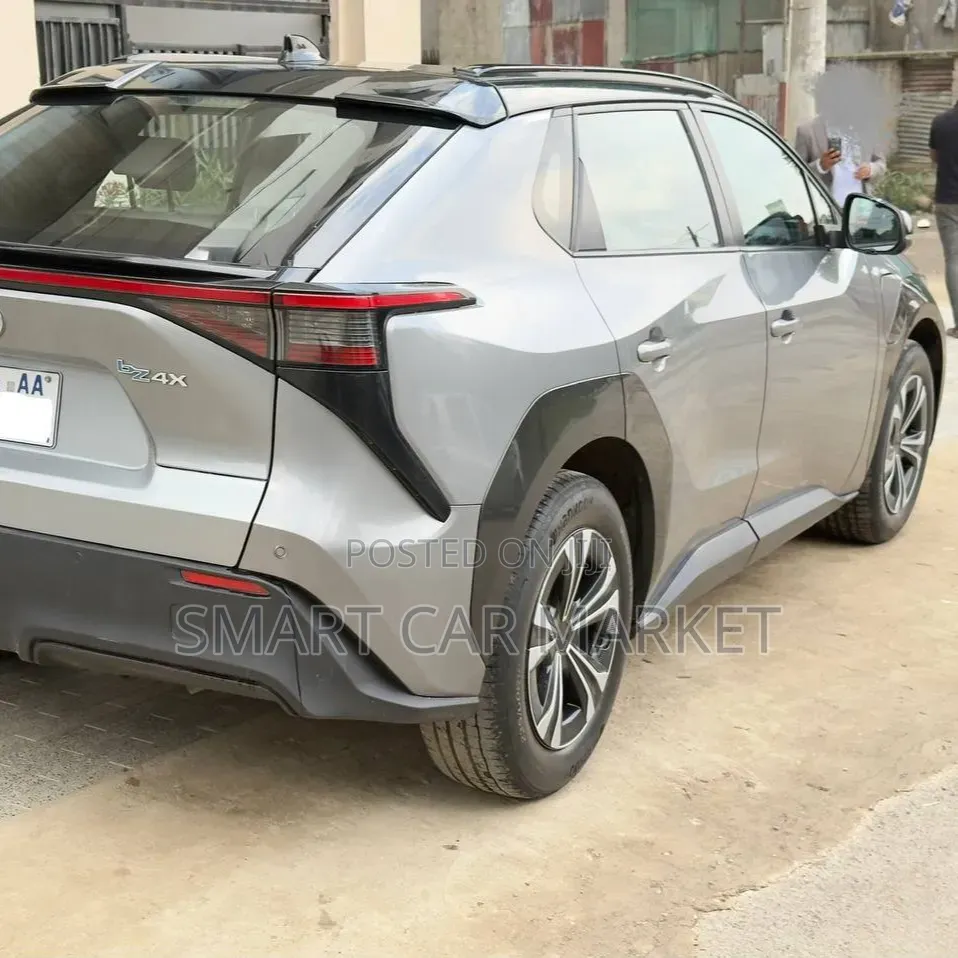 Toyota bZ4X 71.4 kWh AWD 2023 Gray