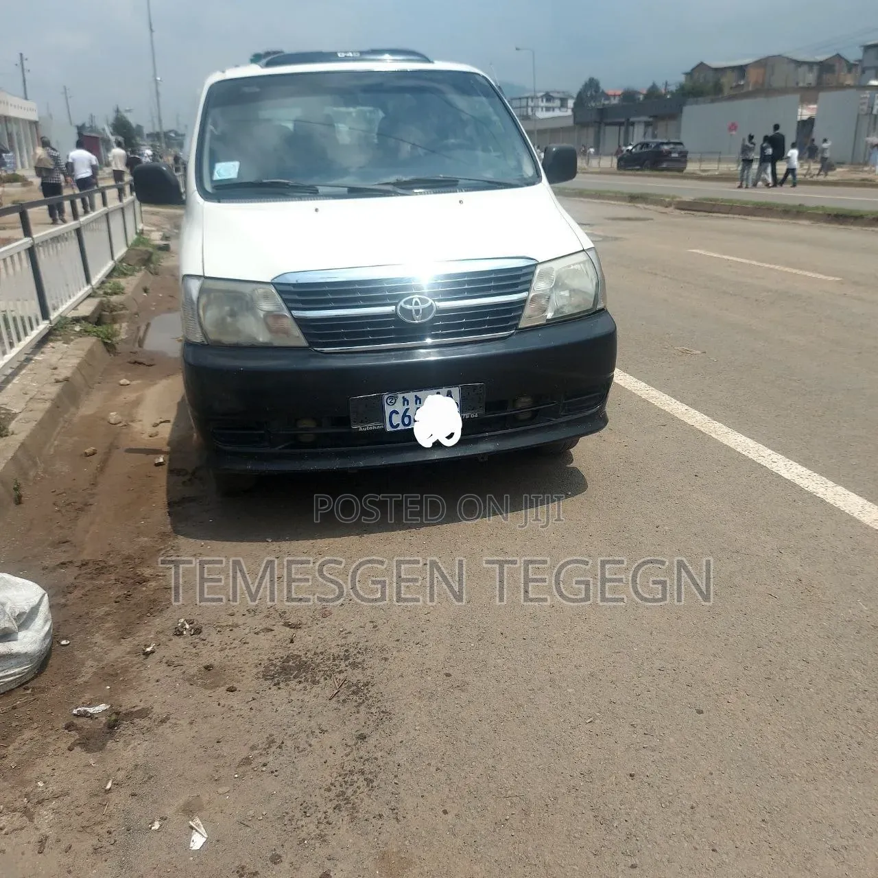 Toyota HiAce 2011 White