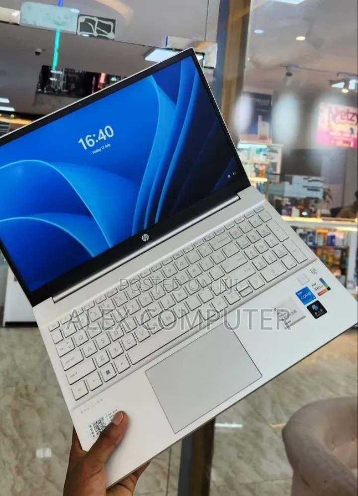 New Laptop HP Pavilion 15 16GB Intel Core i5 SSD 512GB