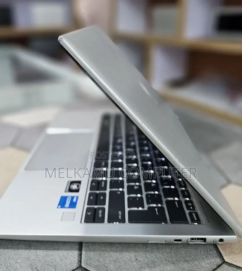 New Laptop HP EliteBook 830 G9 16GB Intel Core i5 SSD 512GB