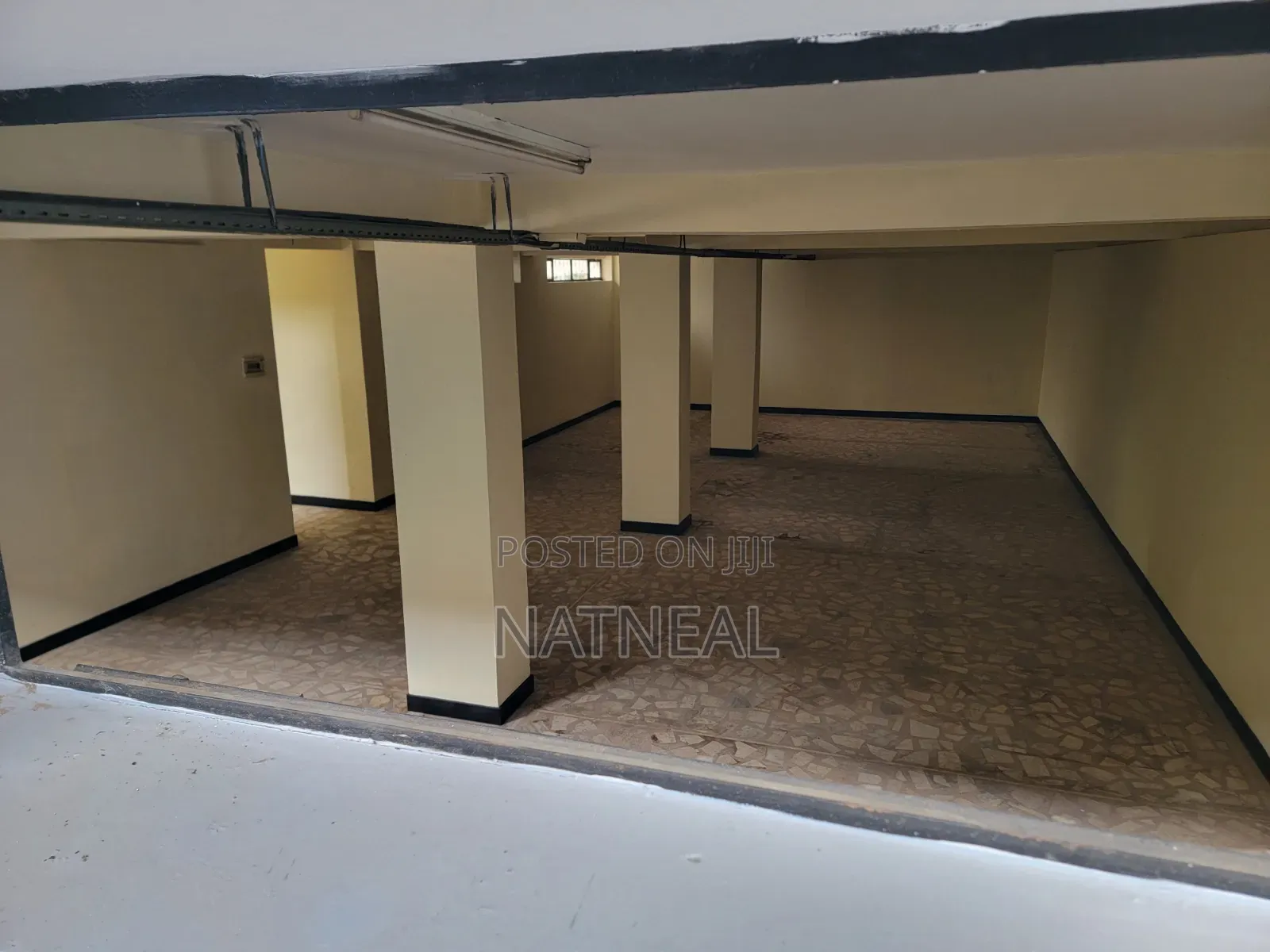 20bdrm Townhouse / Terrace in Kirkos for rent