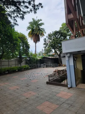 20bdrm Townhouse / Terrace in Kirkos for rent