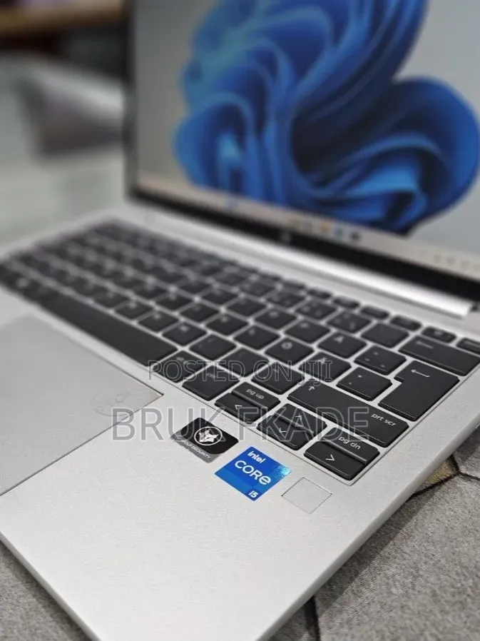 New Laptop HP EliteBook 830 G9 16GB Intel Core i5 SSD 512GB