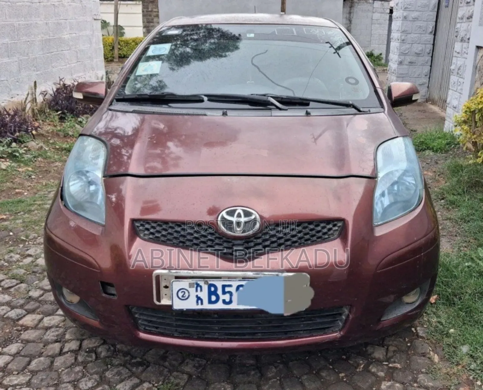 Toyota Vitz 1.0 FWD 5dr 2010 Burgundy