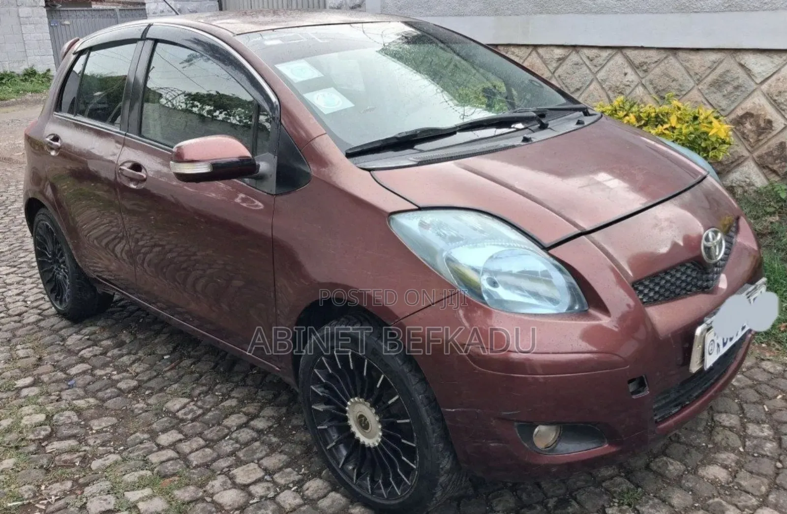 Toyota Vitz 1.0 FWD 5dr 2010 Burgundy
