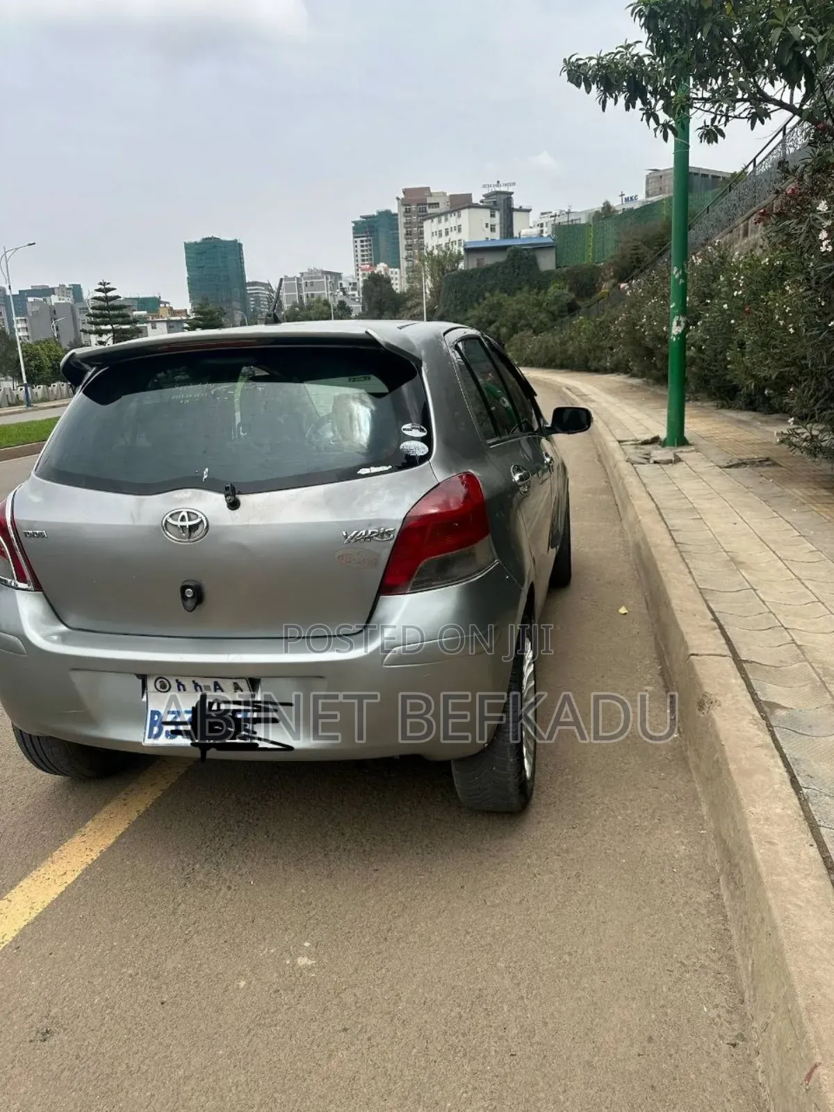 Toyota Vitz 1.0 FWD 5dr 2010 Silver