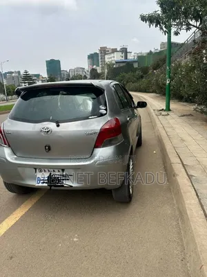 Toyota Vitz 1.0 FWD 5dr 2010 Silver